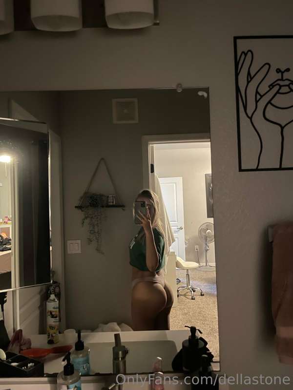 DM me 🖤