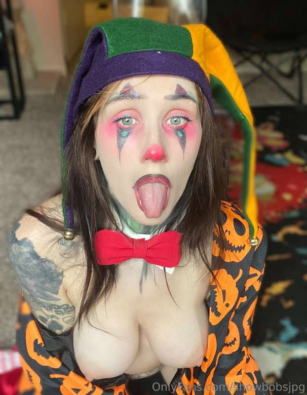 I’ve really rekindled my love for weird makeup this month 👹 ..