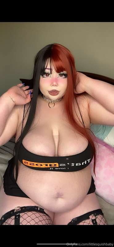 i got some cute shots of my fat arms for you guys :)) 1