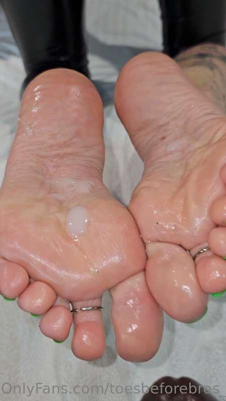 After the feet in face handjob I wanted to cum on @solesmadv.. 7