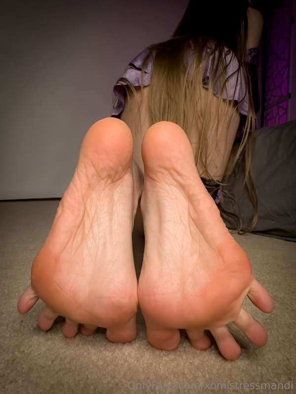 Flexed or scrunched soles? Here's a little bit of both ;) 7