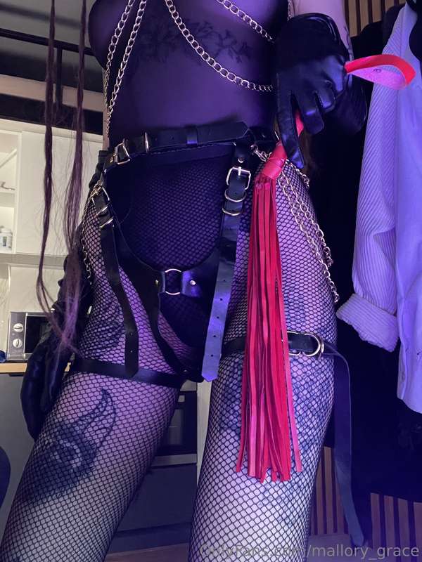 Bend your knees and submit, we are about to begin the game😎💋