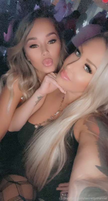 Going live with @jessicabarton tomorrow at 4pm EST ❤️😈😘 we a..