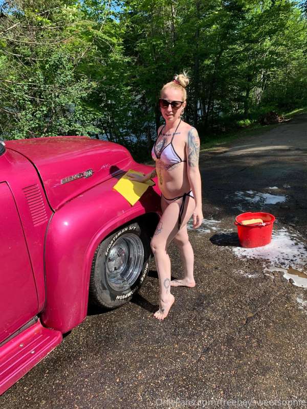 Open your DMS! Ouvre tes messages!! 💦💦💦💦