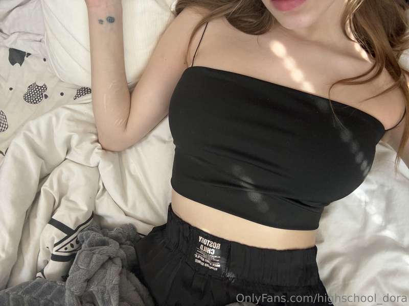 Lying in bed all day watching Netflix😘 sometimes I need to t..