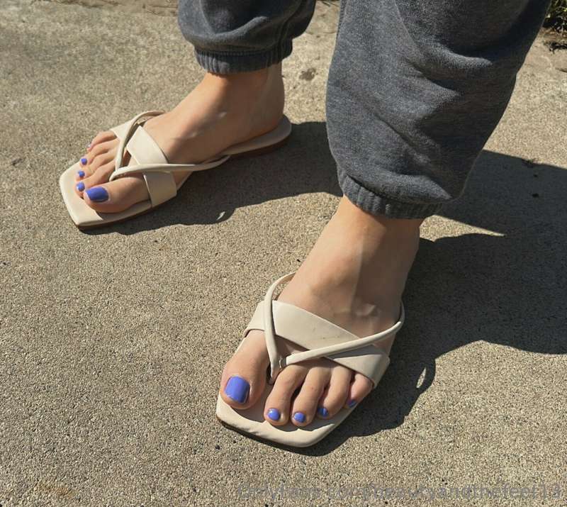Where are my purple toe eaters at!? Don’t they look tasty?😋 2