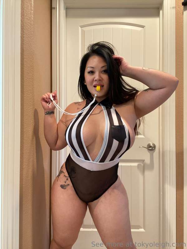 Stop what you are doing and DM me 💋
