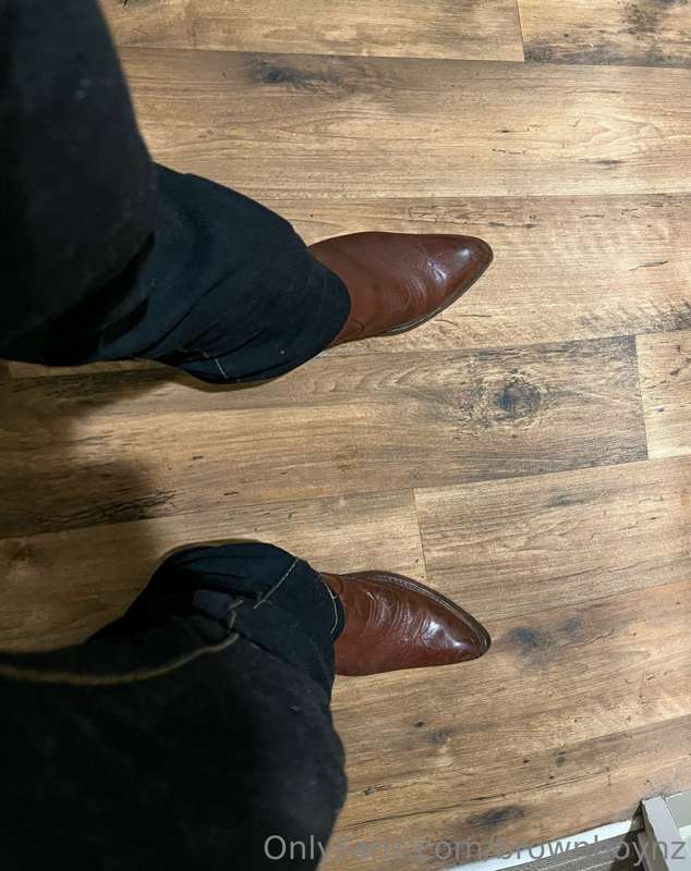 Guess my cowboy boot size ?
13.5 or 14?