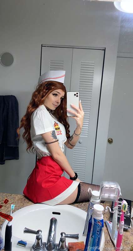 Don’t forget to tip your waitress 🍔🙈🖤 which kind of tip woul.. 21