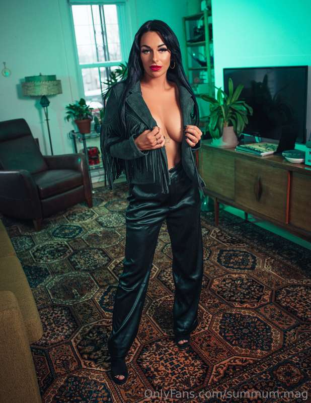 Tu veux voir d'autres photos de ce shoot 🔥 avec @maunikacsam..