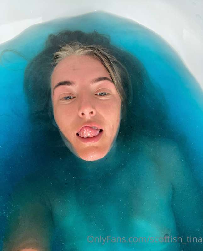 I tried to make this look sexy and failed miserably 😂 🤦🏼‍♀️