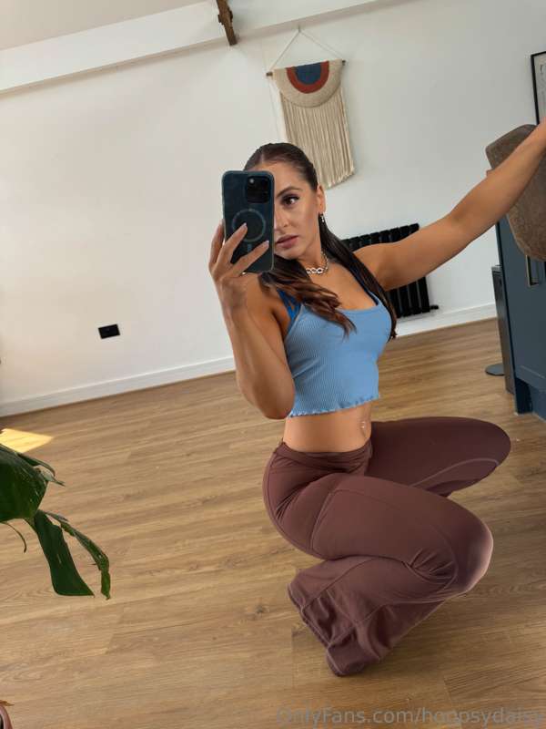Do you mind if I use you as a chair? 👅😎🥵