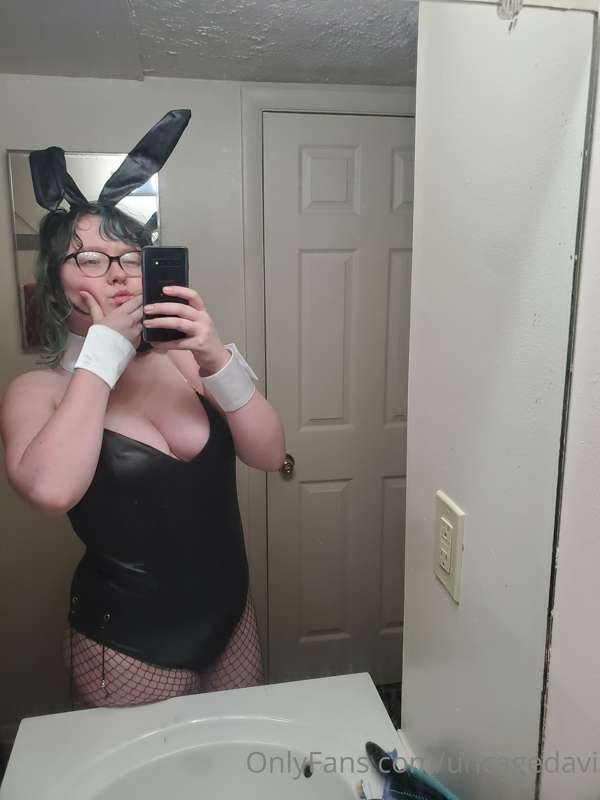 can i be your bunny for the night 🖤🤍 ?

thank your fellow ho.. 1