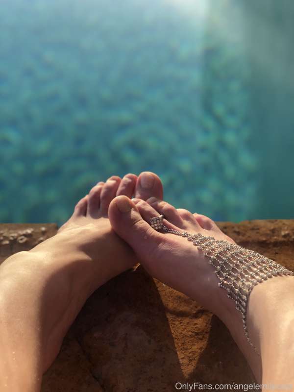 My little feet likes to take the sun 😋😊 

If you want more p..