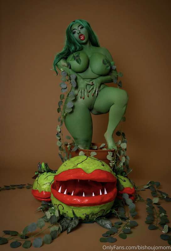FEED ME ALL NIGHT LONG🪴👄🍃 Here is some nude Audrey 2 for you.. 2