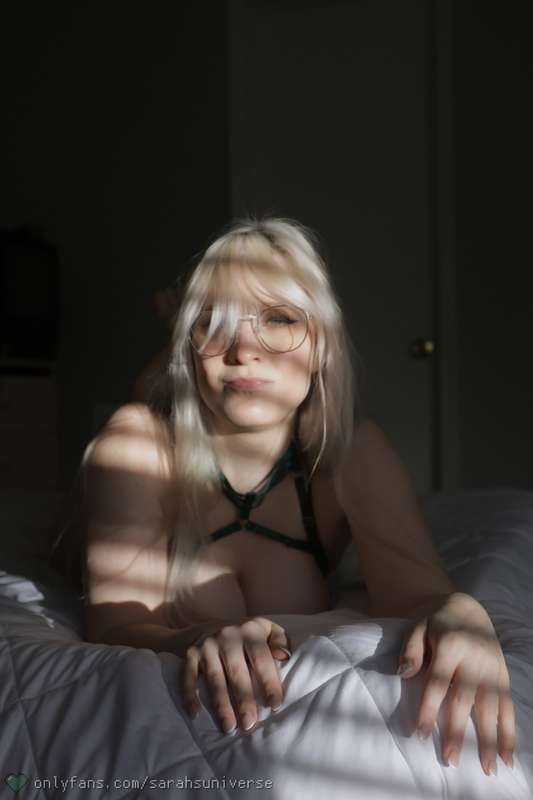 Happy Friday! I felt like doing some boudoir photos in my gr.. 8