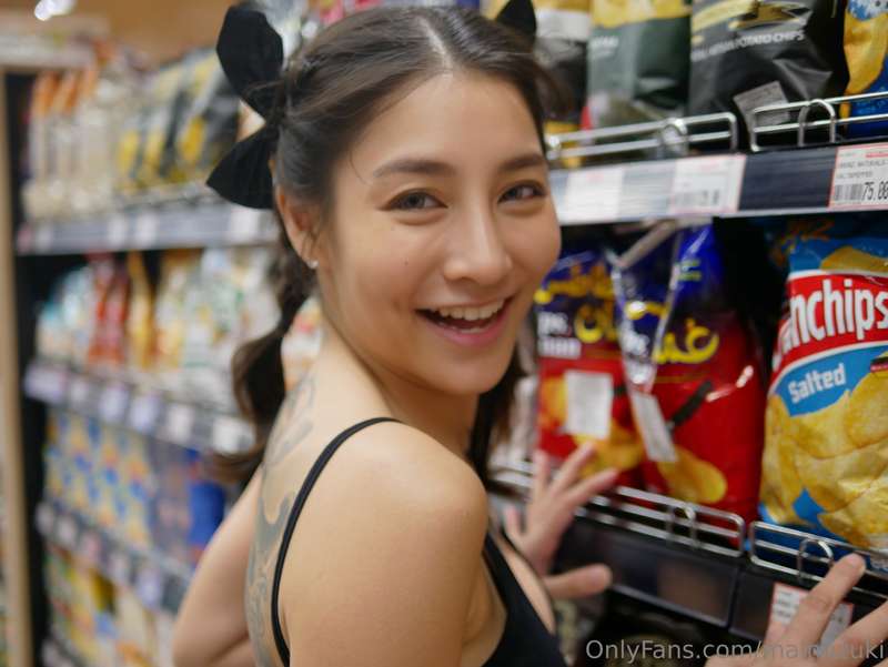 Come grocery shopping with me so we can have something to ea..