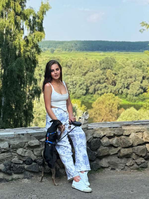 Hi🖐😊 I am Sofia I am 24 years old and I am passionate about ..