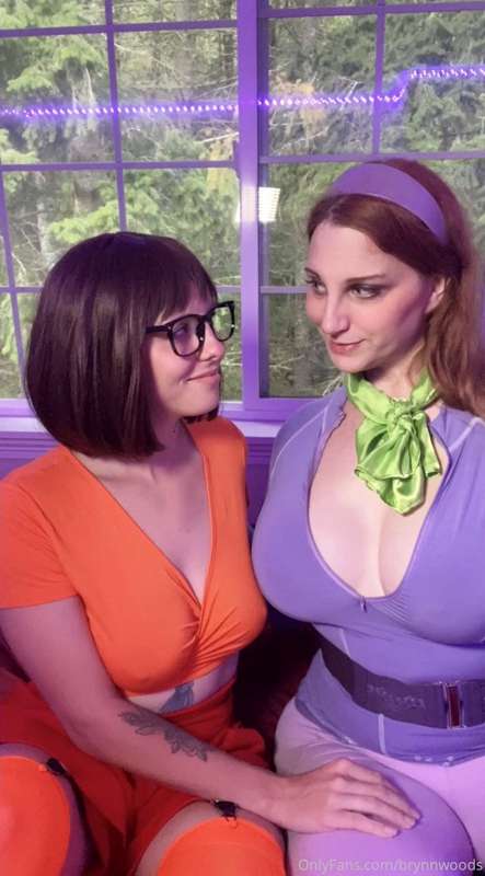 Jeepers! I finally found a clue alone with Velma and we had .. 31