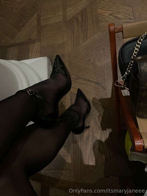 Beautiful women's outfits can emphasize personality and styl..