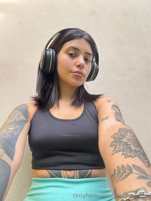 Woke up, put music on, became untouchable 🎧Black top, fresh ..