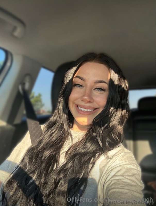 Previous 🦉 Hooters waitress 🦉 @baileybabbyy loves sharing he..