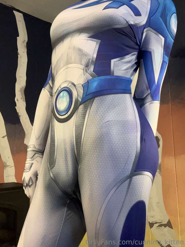 Got my invisible women Onesie cosplay (marvel fantastic 4) 🤩.. 5