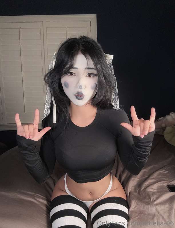 Wake up babe, Lia just posted more clown stuffs 🗣️ 6