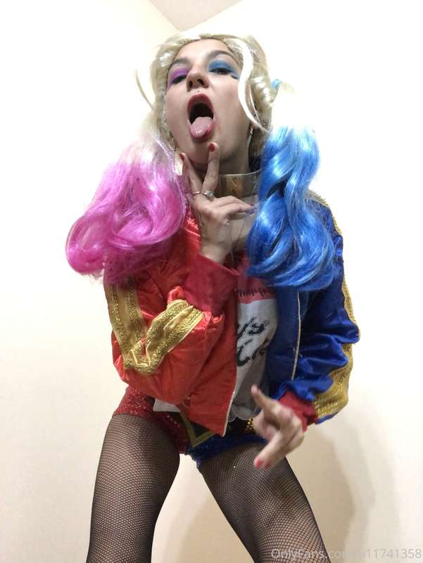 Harley Quinn is a freak 17