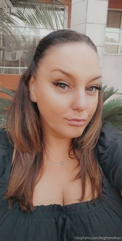 Make sure you're on my premium Snapchat for my holiday posts.. 4