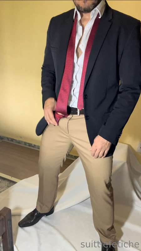 Cada vez me dá mais vontade de vestir roupa social. Gozo fác.. 21