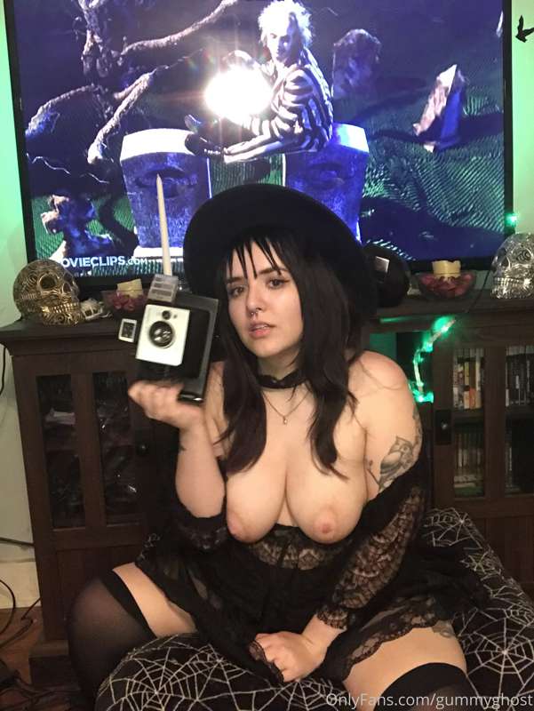 Lydia Deetz cosplay! Will you show me what’s under your shee.. 15