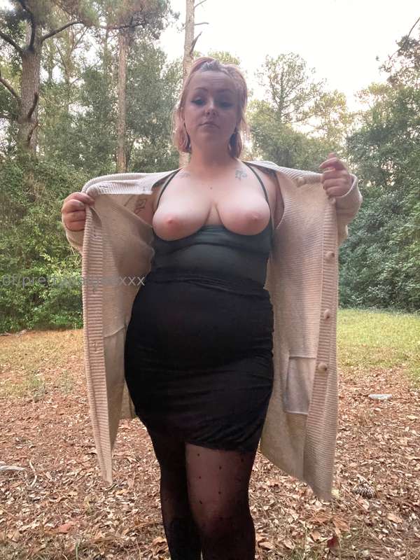 swipe for some outdoor titties 😘 1
