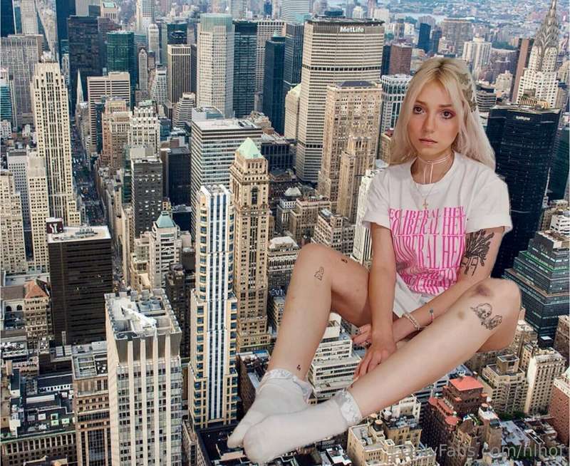 lmao someone on X made Giantess porn of me. I had no idea Ma.. 4
