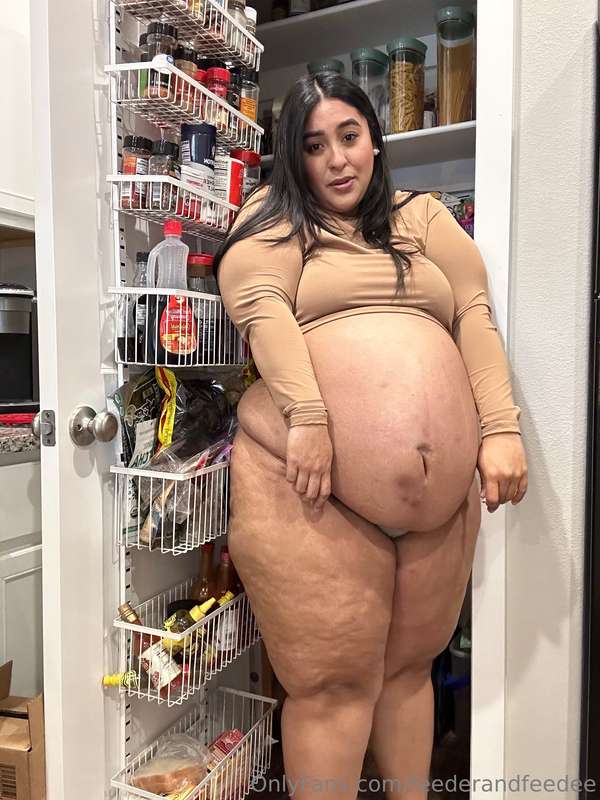 Throw back to when I tried to squeeze my fat gut into my pan.. 8