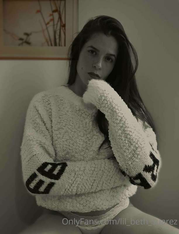 Una mira sexy dice mucho. Que te dice la mía? 🔥😈
No olvides ..