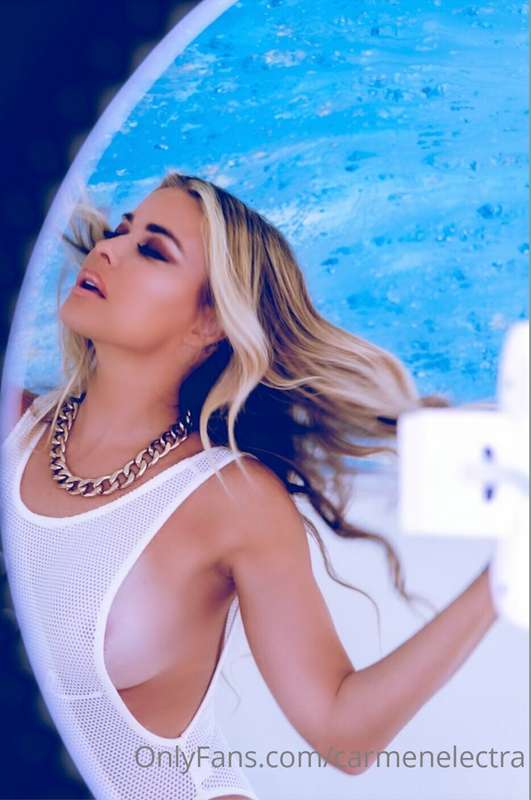 little nip slip.. 😉