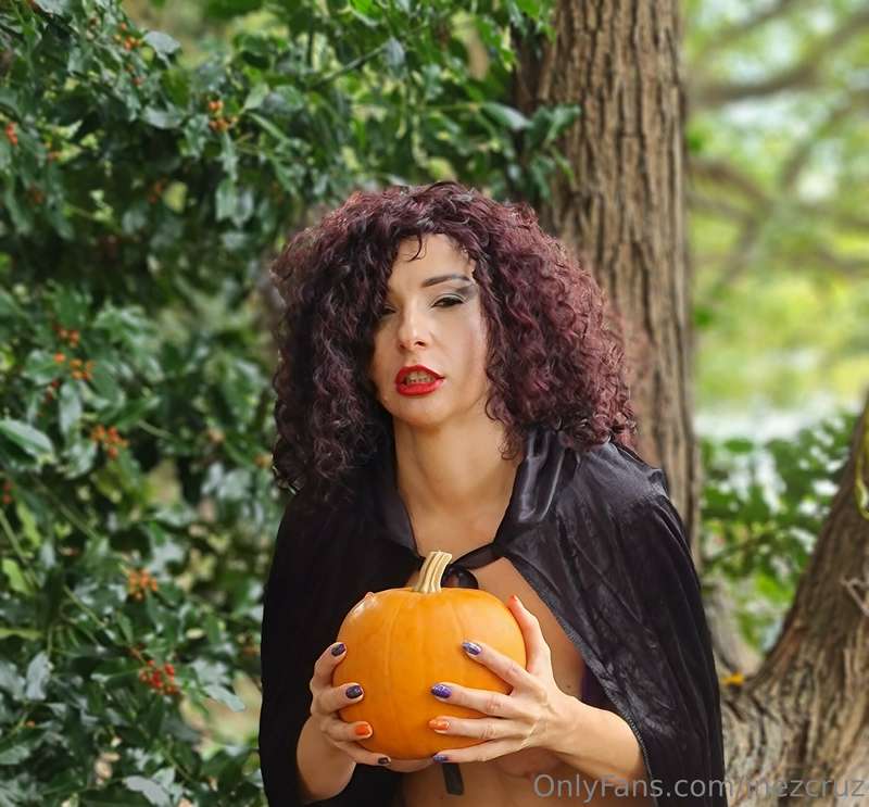 I know Halloween is over but it still turns me on. Couldn't .. 2