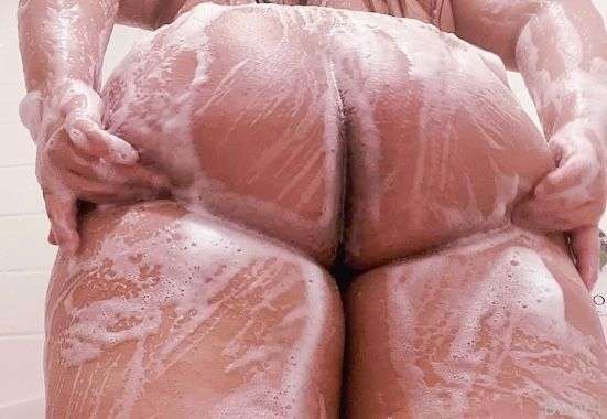 Strawbewwymilf - Fansly - 17 Jan, 2023 1