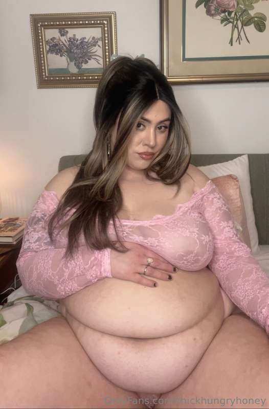 I look the cutest when my mouth and belly are full 🐽🐽🐽 9