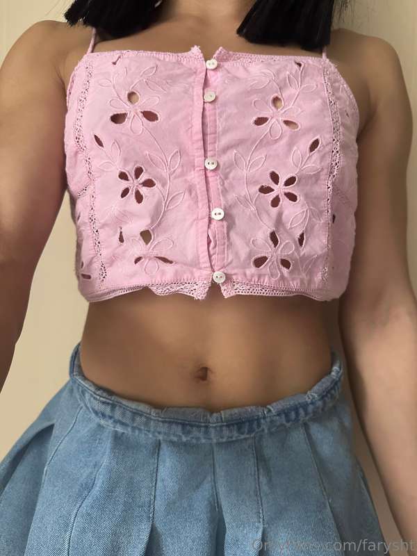 Hiiii :) here’s another peek at how wet my pussy gets random.. 4