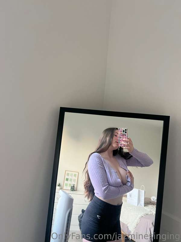 Who enjoyed last night’s set in this cardigan?👀😳