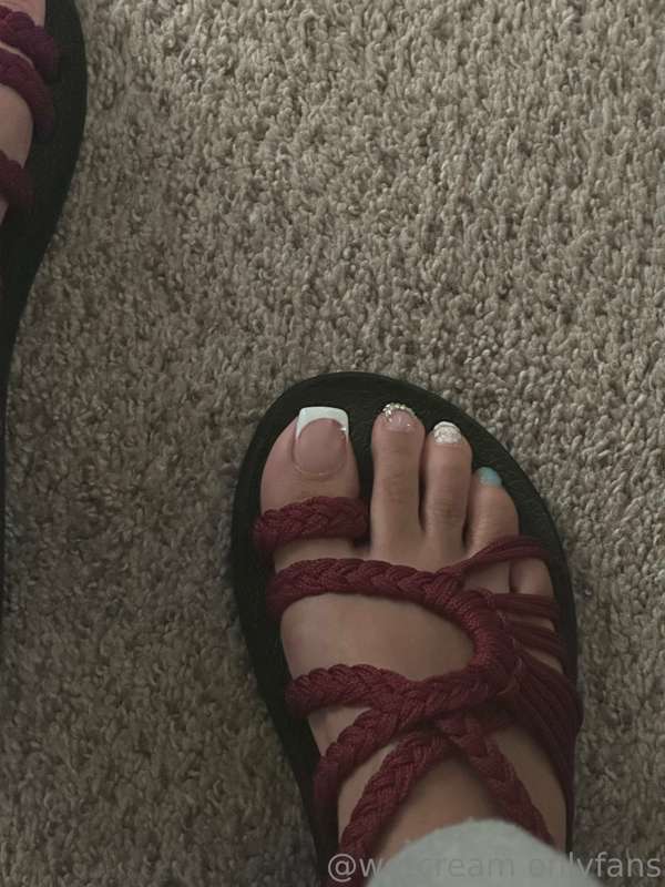 facial 🍌 + toes & soles 9