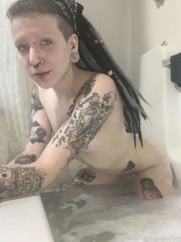 Let’s take a bubble bath together! 🧼🛁