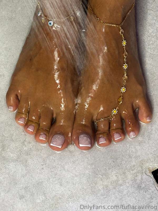 Today is feet Monday 😍 Say hello and tell them what you woul..