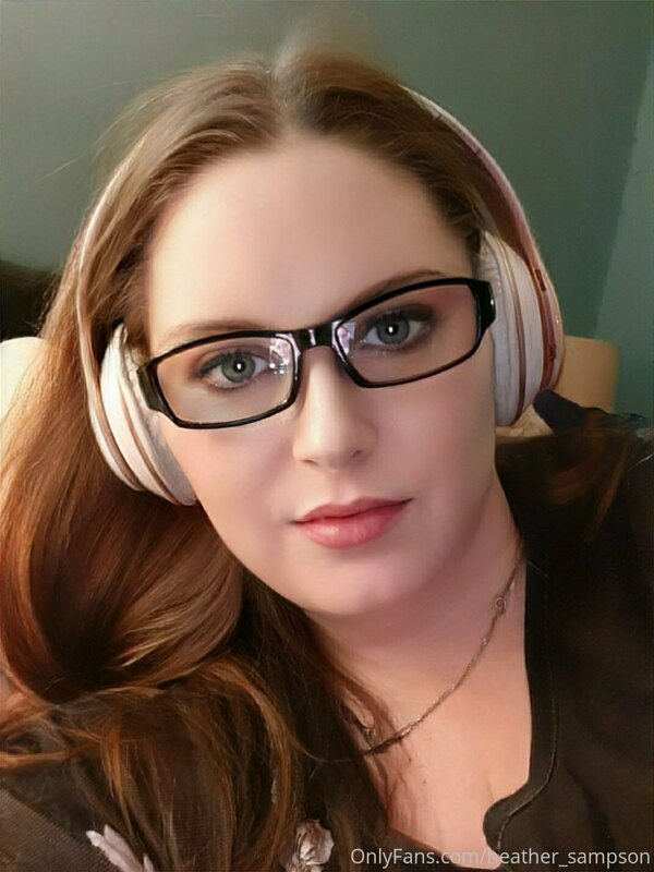 Chilling listening to  u2 while I'm waiting for sexy neighbo..