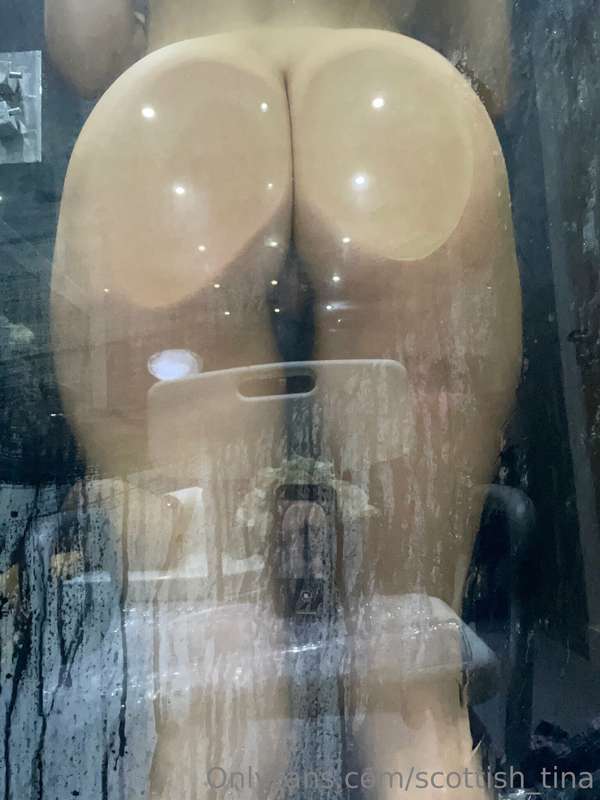Now imagine it pressed against ur face 😈