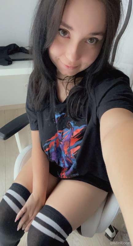 Im gonna be a gamer girl now cause my new PC has arrived. Sh.. 4