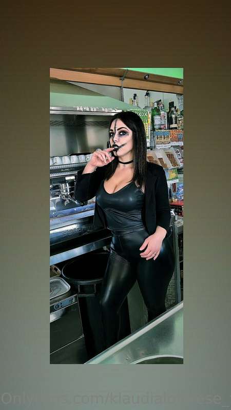 Outfit di Halloween 🎃 Hai voglia di fare cam con questo outf..