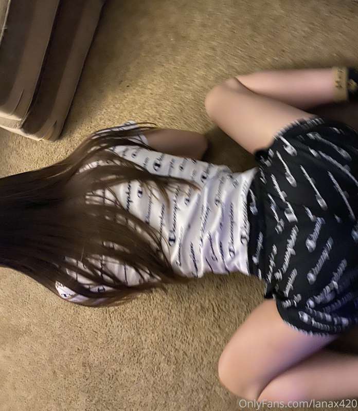 i have hella photos of me reading a book and doing yoga but .. 1